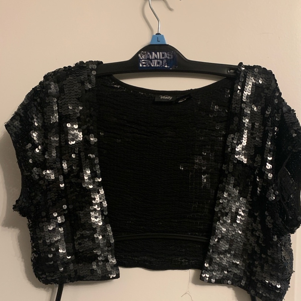 Women’s Large Black Sequin Sparkly short Cardigan with batwing sleeves, EUC